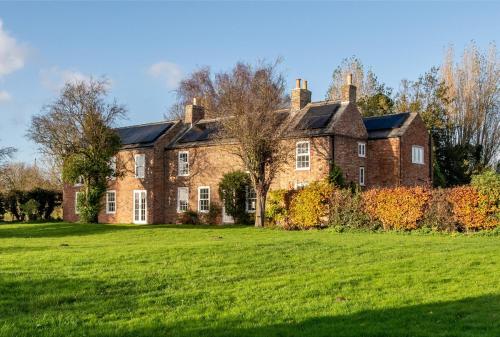 Spacious 6-Bed Countryside Home Surrounded by Nature in Spalding