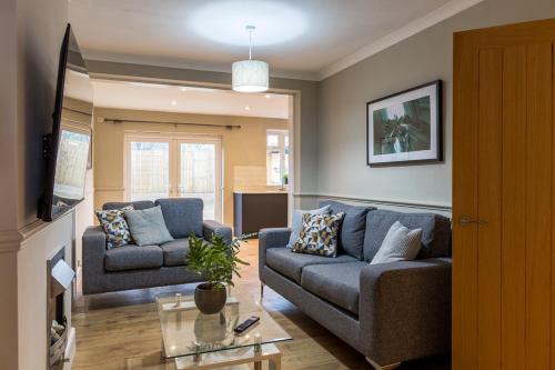 Comfortable 5-Bedroom House in Cheltenham in Charlton Kings
