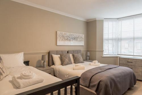 Comfortable 5-Bedroom House in Cheltenham in Charlton Kings