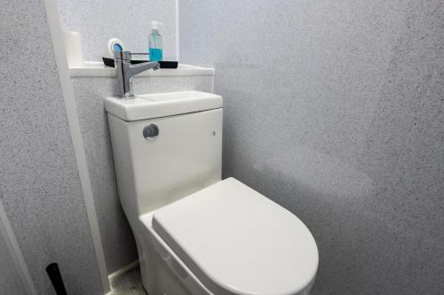 3 Bed Home Near Anfield - Perfect for Football Fans, Liverpool (photo 6)
