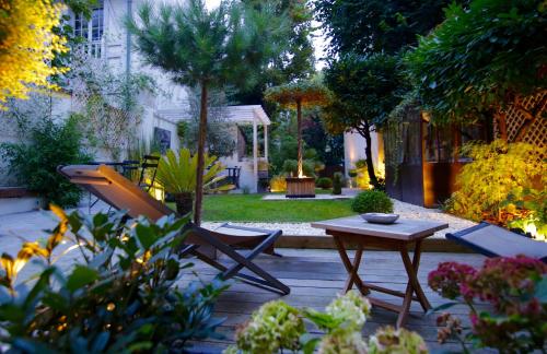 Villa du Square, Luxury Guest House, París