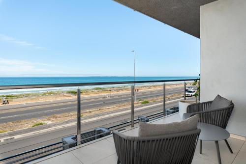 Spacious Seaside Retreat with Stunning Views - main image