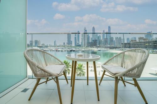 Modern 1 Bed Beachfront Emaar Beachfront Living, Dubai