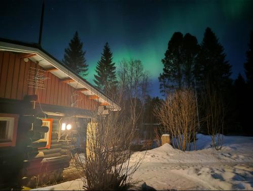 Cozy Creekside Cottage with Sauna, near Oulu