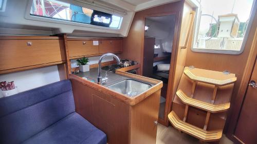 Kitchen, Zazitkove ubytovani na vode, Bavaria 34 in Frymburk