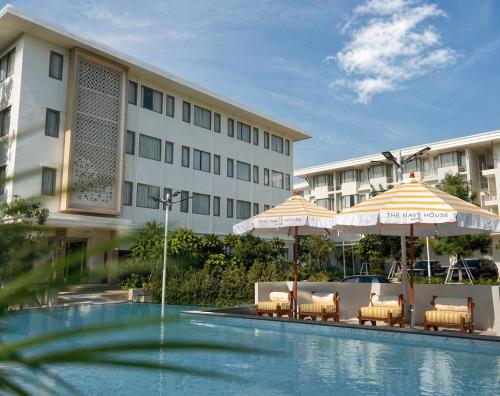 THE NAVY HOUSE HOTEL