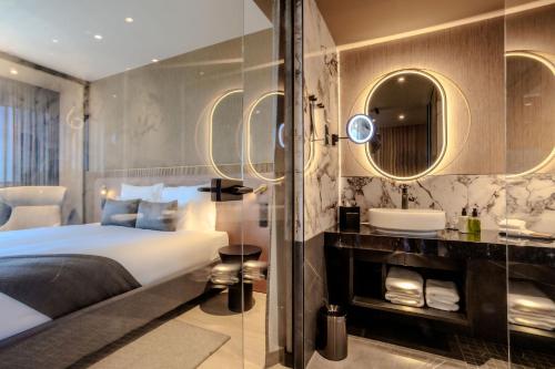 2 twin beds