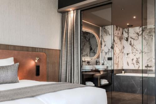 1 queen bed