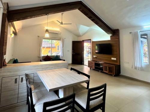 Kitchen, Cherilyn Monta Resort in Ratnagiri
