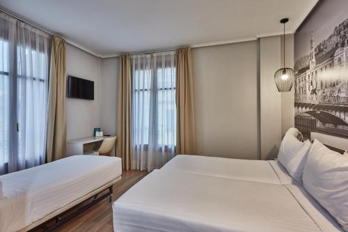 Silken Sirimiri Room Type - Triple Room