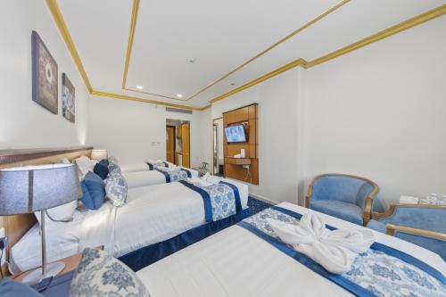 room detail thumbnail 1