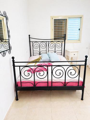 Spacious Family Retreat by the Sea - Solena Suites in Ашдод