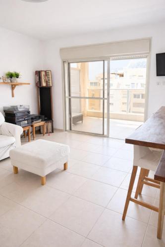 Spacious Family Retreat by the Sea - Solena Suites in Ashdod