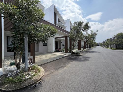 Yen's Resort 3 Bed Luxury By Travelibu in Bojongsoang