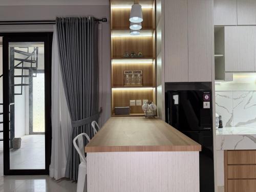 Yen's Resort 3 Bed Luxury By Travelibu in Bojongsoang