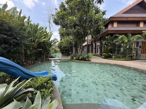 Yen's Resort 3 Bed Luxury By Travelibu in Bojongsoang