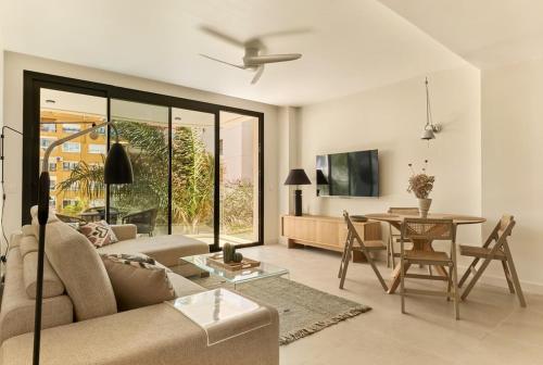 Casa Arbol - Beach view 2 bed apartment in Estepona centre