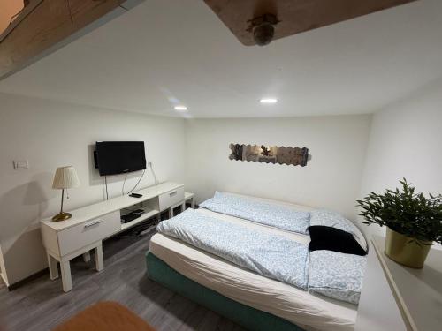 Oriental Apartment near Gozsdu udvar - image 5