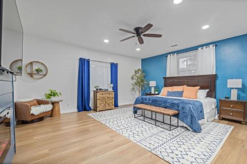 Luxury Mountain Retreat with Stargazing Dome, Hot Tub & Game Room in Oakhurst, California in 阿瓦尼 (CA)