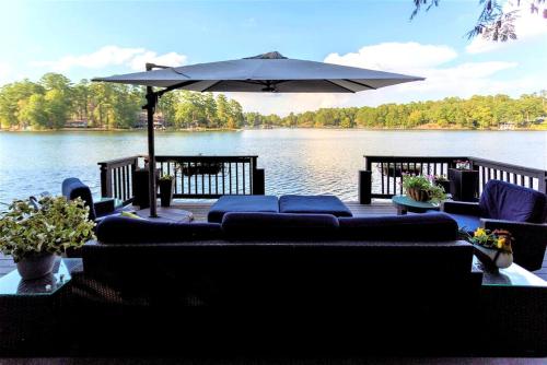 Romantic Couples Cottage for Relaxing Getaways on the Outskirts of Hot Springs, Arkansas – khách sạn tại Hồ Hamilton