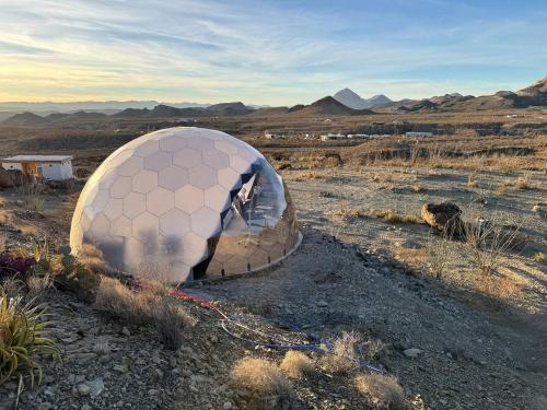 Incredible Dome on a Unique Space-Themed Site with Stunning Desert Views near Big Bend National Park in Terlingua (TX)