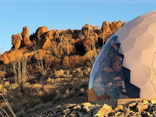 Incredible Dome on a Unique Space-Themed Site with Stunning Desert Views near Big Bend National Park in Terlingua (TX)