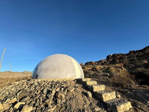Incredible Dome on a Unique Space-Themed Site with Stunning Desert Views near Big Bend National Park in Terlingua (TX)