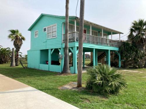 Colorful Spacious Beach House with Coast Views in Texas in Matagorda