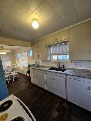 Colorful Spacious Beach House with Coast Views in Texas in Matagorda