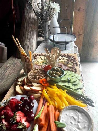 A-Frame Serenity: Tiny Cabin with Panoramic Scenery in Michigan's Tranquil Setting in Boyne Falls (Michigan)
