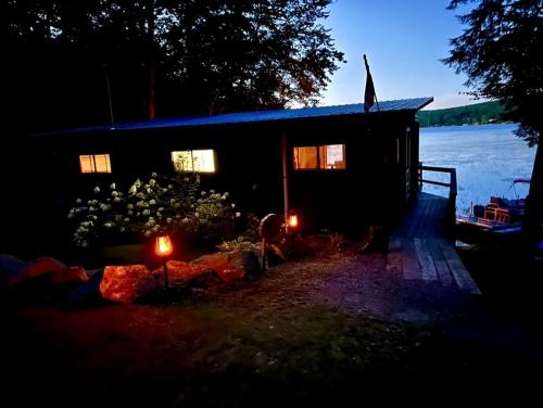 Escape to Enfield: Peaceful Lakefront Cabin on Crystal Lake in Enfield (NH)