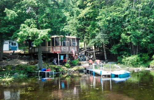 Escape to Enfield: Peaceful Lakefront Cabin on Crystal Lake in Enfield (NH)