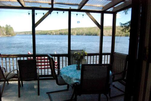 Escape to Enfield: Peaceful Lakefront Cabin on Crystal Lake in Enfield (NH)