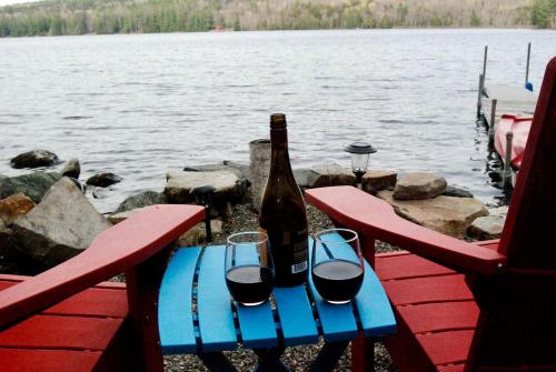 Escape to Enfield: Peaceful Lakefront Cabin on Crystal Lake in Enfield (NH)