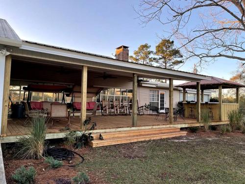 Elevate Your Reunion: Saucier, guest Rental Offering Unrivaled Luxury and All Desired Amenities