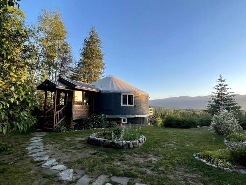 Cozy Mountain Yurt with Panoramic Views near Selkirk Mountains, Sandpoint Idaho in Sandpoint (ID)
