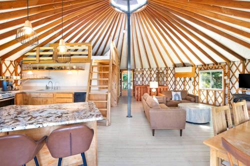 Cozy Mountain Yurt with Panoramic Views near Selkirk Mountains, Sandpoint Idaho in Sandpoint (ID)