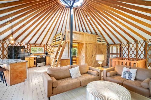 Cozy Mountain Yurt with Panoramic Views near Selkirk Mountains, Sandpoint Idaho in Sandpoint (ID)
