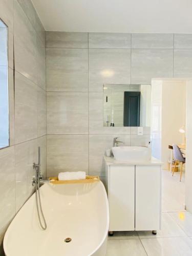 Ocean View Apartment at Adelphi Galleria - image 11
