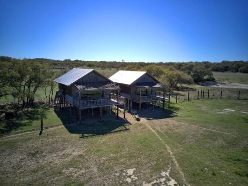Amazing Raised Bungalow Surrounded by Beautiful Texas Hill Country Views in Bergheim, Texas – khách sạn tại Bulverde
