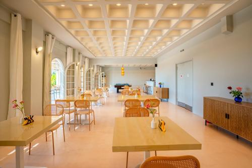 Restaurant, Coudour Boutique Hotel in Trapezaki Beach