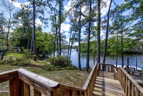 Ochlockonee River Cottage with Scenic Island Vista in Wakulla County, FL in Carrabelle