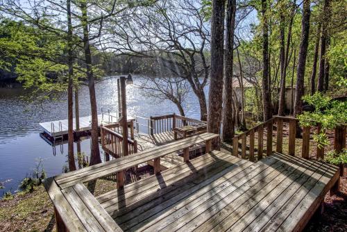 Ochlockonee River Cottage with Scenic Island Vista in Wakulla County, FL in Carrabelle