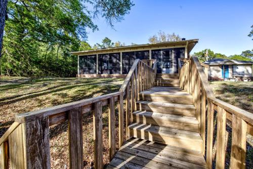 Ochlockonee River Cottage with Scenic Island Vista in Wakulla County, FL in Carrabelle