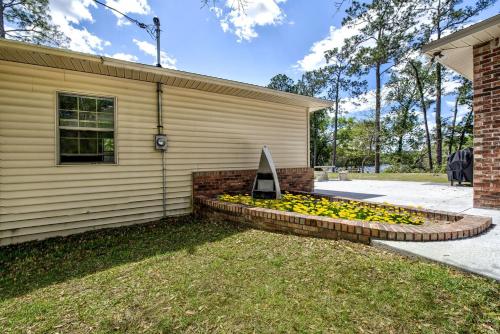 Ochlockonee River Cottage with Scenic Island Vista in Wakulla County, FL in Carrabelle