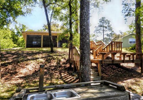 Ochlockonee River Cottage with Scenic Island Vista in Wakulla County, FL in Carrabelle