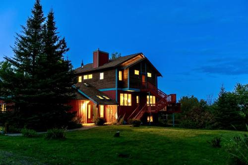 . Family-Friendly Cabin Surrounded by Nature with Indoor Sauna in Grand Marais, Minnesota