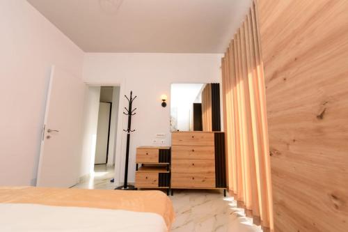 Edmois Apartment - image 4