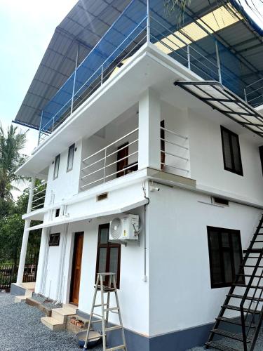 Nariman's riverstone hevan Resort in Kelakam