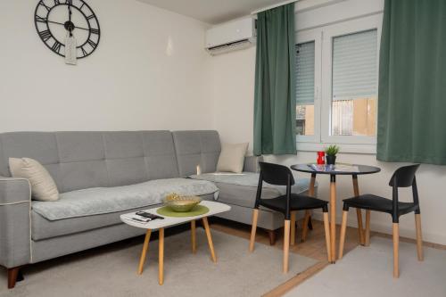Ali-pasha luxury apartment, free parking garage